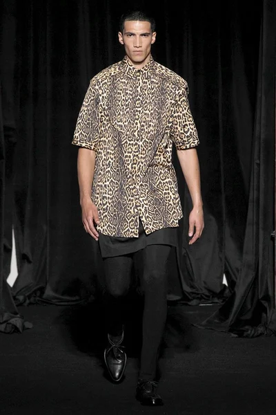 Look 25